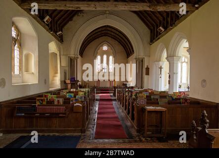 Intérieur de l'église paroissiale historique du village à Kenton, Suffolk, Angleterre, Royaume-Uni Banque D'Images