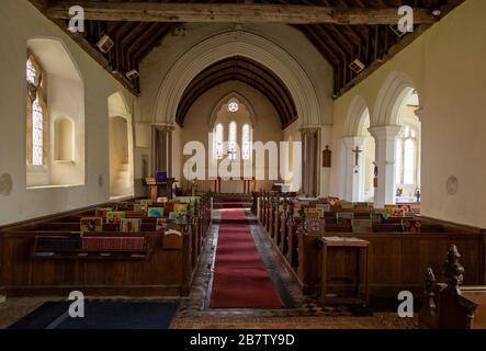 Intérieur de l'église paroissiale historique du village à Kenton, Suffolk, Angleterre, Royaume-Uni Banque D'Images