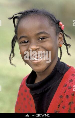 Fille de deuxième année avec dents avant manquantes. M. ©Bob Daemmrich Banque D'Images