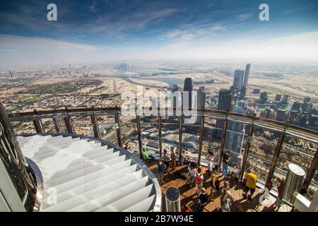 DUBAÏ, Émirats arabes Unis - décembre 2019 : au Top Burj Khalifa Dubaï Banque D'Images