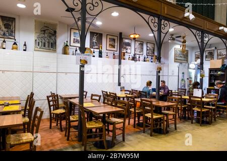 Restaurant au rez-de-chaussée, Mercato Centrale, marché central, centro storico, Florence, Italie Banque D'Images