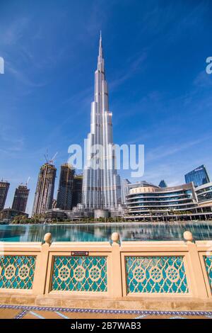 DUBAÏ, Émirats arabes Unis - décembre 2019 : Burj Khalifa, la plus haute tour du monde, Centre-ville de Burj Dubaï, Émirats arabes Unis. Banque D'Images