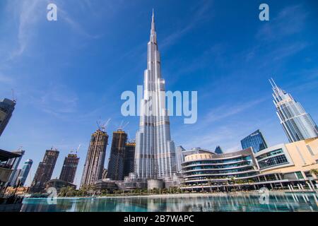 DUBAÏ, Émirats arabes Unis - décembre 2019 : Burj Khalifa, la plus haute tour du monde, Centre-ville de Burj Dubaï, Émirats arabes Unis. Banque D'Images