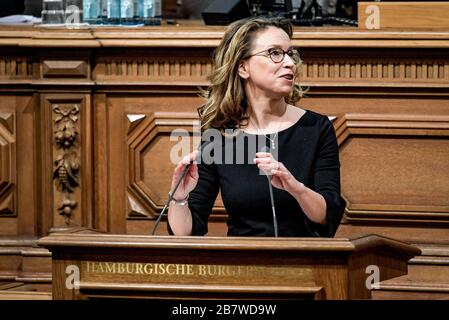 Hambourg, Allemagne. 18 mars 2020. Carola Veit (SPD), confirmée en fonction en tant que présidente du Parlement de l'État de Hambourg, remercie les citoyens de Hambourg de leur élection à la première et constituante session du Parlement à l'Hôtel de Ville. Crédit: Axel Heimken/dpa/Alay Live News Banque D'Images