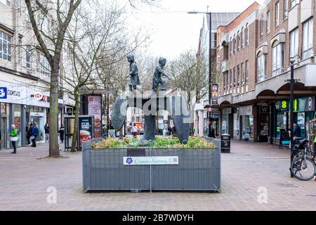 Northampton, Royaume-Uni, le 18 mars 2020, une rue tout à fait Abington dans le centre-ville, avec quelques personnes qui y vont normale vit aujourd'hui malgré le Coronavirus (Covid-19). Crédit : Keith J Smith./Alay Live News Banque D'Images