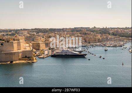 Vue depuis les jardins de Upper Barrakka, la Valette, Malte Banque D'Images