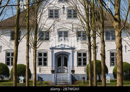 Haubarg Hochdorf, ancienne maison de ferme riche de 1764, aujourd'hui maisons de vacances à louer, Tating, Eiderstedt, Frise du Nord, Schleswig-Holstein, Allemagne Banque D'Images