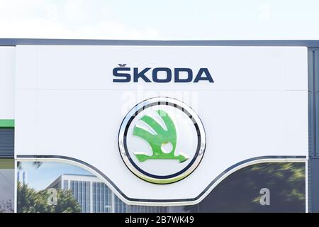 Bordeaux , Aquitaine / France - 09 30 2019 : enseigne de magasin devant le showroom constructeur automobile tchèque Banque D'Images