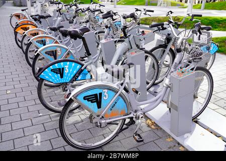 Bordeaux , Aquitaine / France - 11 20 2019 : bordeaux ville vélo ville urbaine vélo libre-service Banque D'Images