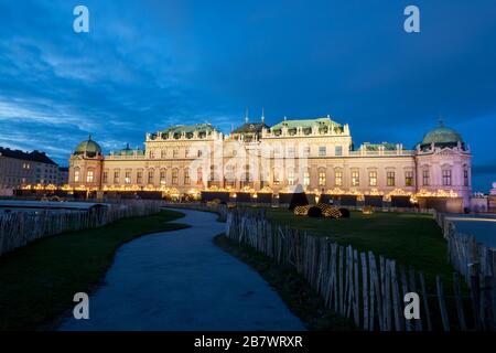 Palais Belvedere avec marché de Noël à Vienne, Autriche Banque D'Images