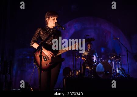 Copenhague, Danemark. 04 février 2016. La fille du groupe folklorique indie anglais exécute un concert en direct à VEGA à Copenhague. Ici, la chanteuse et la musicienne Elena Tonra est vue en direct sur scène. . (Crédit photo: Gonzales photo - Rod Clemen). Banque D'Images