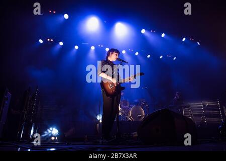 Copenhague, Danemark. 04 février 2016. La fille du groupe folklorique indie anglais exécute un concert en direct à VEGA à Copenhague. Ici, la chanteuse et la musicienne Elena Tonra est vue en direct sur scène. . (Crédit photo: Gonzales photo - Rod Clemen). Banque D'Images