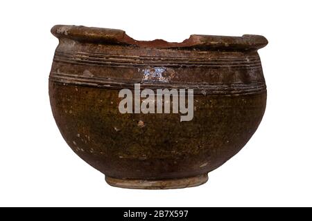 Vieux pot d'argile sur un fond blanc. Les vestiges de l'ancienne culture grecque. Objet isolé Banque D'Images