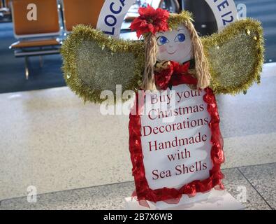 L'aéroport international de la Barbade Grantly Adams signe des décorations de Noël en vente Banque D'Images