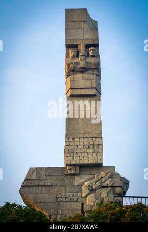 Monument haut de 25 mètres des défenseurs de la côte érigés en 1966, Westerplatte, Gdansk, Pologne, Europe Banque D'Images