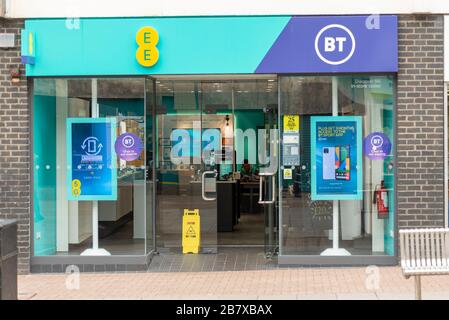 Magasin de téléphonie mobile EE BT à Southend on Sea, Essex, Royaume-Uni. Entreposer la vitrine avant dans High Street. Télécommunications, téléphonie cellulaire Banque D'Images