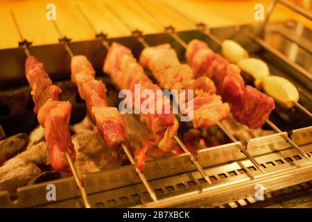 Brochettes d'agneau chinois Yang Gochi en Corée Banque D'Images