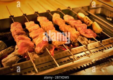 Brochettes d'agneau chinois Yang Gochi en Corée Banque D'Images