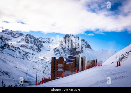 Résidence Mongie-Tourmalet, station de ski de la Mongie, Bagnères-de-Bigorre, France. Banque D'Images