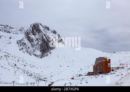 Résidence Mongie-Tourmalet, station de ski de la Mongie, Bagnères-de-Bigorre, France. Banque D'Images