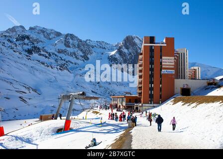 Résidence Mongie-Tourmalet, station de ski de la Mongie, Bagnères-de-Bigorre, France. Banque D'Images