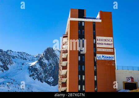 Résidence Mongie-Tourmalet, station de ski de la Mongie, Bagnères-de-Bigorre, France. Banque D'Images