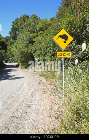 Signalisation routière pour le croisement de kiwis, Nouvelle-Zélande Banque D'Images