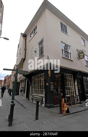 Un bâtiment du XVe siècle d'un Tean's Shop and Tea Room ' à Stonegate', l'une des vieilles rues pavées du XVe siècle dans le quartier historique Banque D'Images