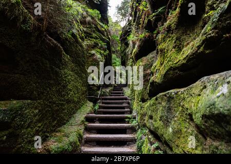 Les trous suédois à Lohmen dans les montagnes de l'Elbe Sandstone, en Suisse saxonne Banque D'Images