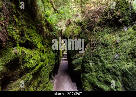 Les trous suédois à Lohmen dans les montagnes de l'Elbe Sandstone, en Suisse saxonne Banque D'Images