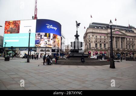 18 mars 2020, Londres : les sites touristiques et les systèmes de transport emblématiques de Londres sont vides car Corona virus conduit les gens hors des rues Banque D'Images