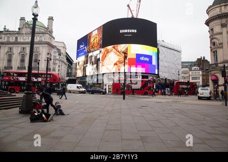 18 mars 2020, Londres : les sites touristiques et les systèmes de transport emblématiques de Londres sont vides car Corona virus conduit les gens hors des rues Banque D'Images