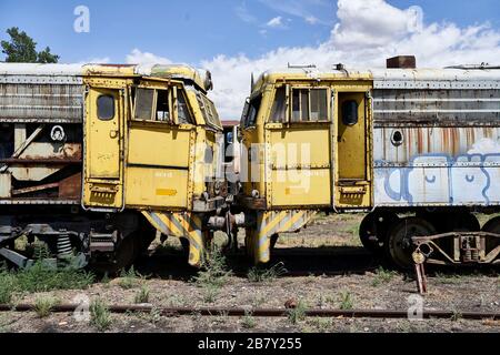 Négligés anciens moteurs de chemin de fer + équipement à Mendoza Argentine Banque D'Images