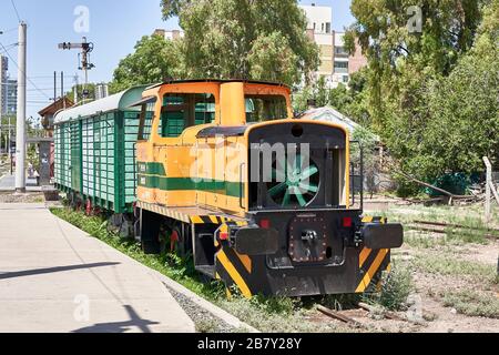 Négligés anciens moteurs de chemin de fer + équipement à Mendoza Argentine Banque D'Images