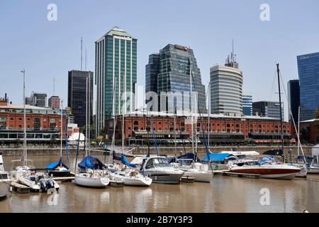 Réaménagement des docks de Puerto Madero Buenos Aires, Argentine. Banque D'Images
