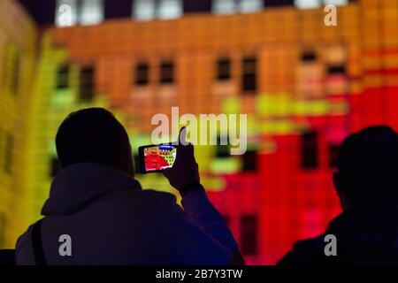 « Assemblée des couleurs mécanique » au Musée d'art contemporain lors du Vivid Festival de Sydney Banque D'Images