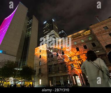 « enchanté Sydney », par le groupe spinifex, Custom House, Circular Quay, au Vivid Festival de Sydney Banque D'Images