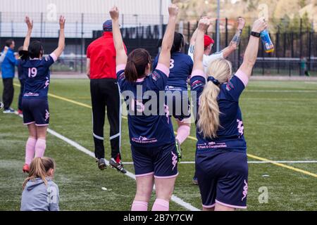 Ballon de football pour Femme à Ebbw Vale, au Pays de Galles. Banque D'Images