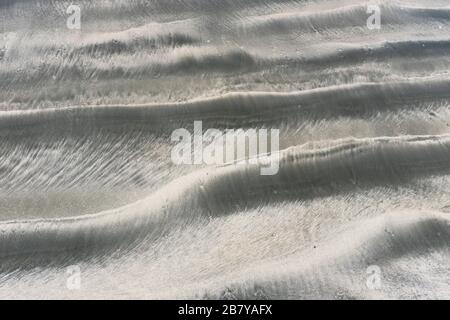dh MOTIF SABLE Sandy texture de la mer ondulée Banque D'Images