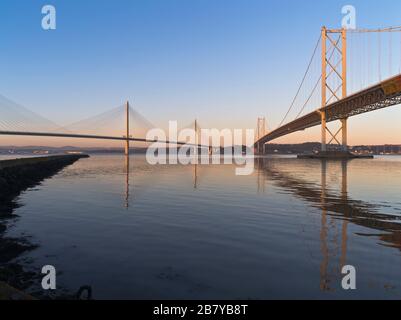 dh St Margarets traverser LE PORT EDGAR LOTHIAN Scottish deux ponts routiers à travers le pont de la rivière Forth Scotland Banque D'Images