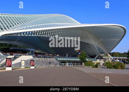 Entrée principale de la gare de Liège-Guillemins (2009) par Santiago Calatrava à Liège, Belgique Banque D'Images