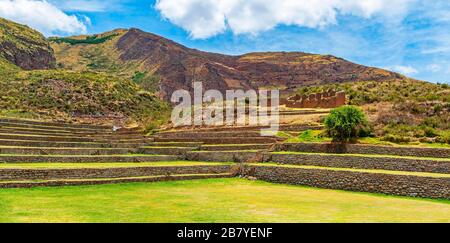 Panorama du site archéologique inca de Tipin dans la vallée sacrée, Cusco, Pérou. Banque D'Images