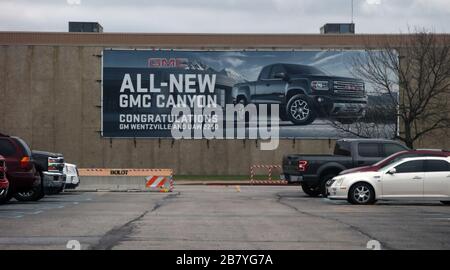 Wentzville, États-Unis. 18 mars 2020. Les travaux de l'usine d'assemblage de camions de General Motors commencent à se défaire à Wentzville, Missouri, le mercredi 18 mars 2020. General Motors, Ford et Fiat Chrysler fermera temporairement toutes les usines américaines en raison du Coronavirus. Photo de Bill Greenblatt/UPI crédit: UPI/Alay Live News Banque D'Images