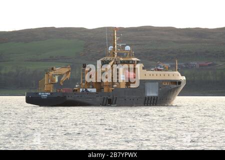 SD Victoria, un navire de soutien mondial exploité par Serco Marine Services à l'appui de l'armée britannique, au large de Largs pendant l'exercice joint Warrior 12-1. Banque D'Images