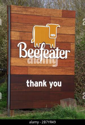 La chaîne de pub/restaurant Beefeater est l'une des plus importantes du Royaume-Uni et son avenir est désormais menacé en raison de la propagation du coronavirus. La survie à long terme du pub, restaurant et divertissement du Royaume-Uni est menacée après que le premier ministre Boris Johnson a dit aux Britanniques d'éviter les pubs, clubs, restaurants et théâtres dans le fighback national contre le coronavirus. Banque D'Images