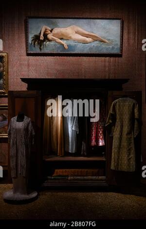 Le musée du Palazzo Fortuny à Venise, avec ses œuvres d'art visuel, ses robes et ses tissus du monde entier Banque D'Images