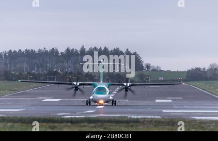 Aéroport de Cork, Cork, Irlande. 19 mars 2020. Connect Airways, la holding derrière Stobart Air et qui exploite le service régional d'Aer Lingus, est tombée dans l'administration au Royaume-Uni, ce mouvement est lié à l'effondrement récent de Flybe qui faisait également partie de Connect Airways. La photo montre Aer Lingus Regional qui se prépare au décollage à Birmingham à l'aéroport de Cork, Cork, Irlande. - crédit; David Creedon / Alay Live News Banque D'Images