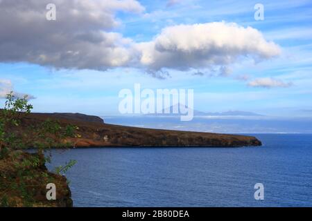 Falaises rocheuses sur la côte sur la côte de l'île de La Gomera, Îles Canaries, Espagne Banque D'Images