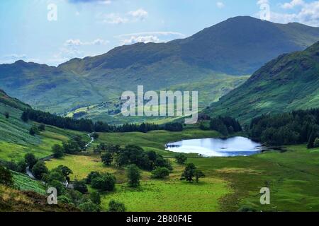 Blea Tarn à Langdale, dans le district de English Lake, Cumbria. Banque D'Images