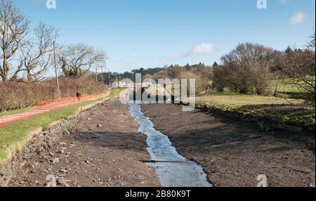 Autour du Royaume-Uni - une section drainée de Leeds au canal de Liverpool, Wheelton, Chorley, Royaume-Uni. Permet de verrouiller les travaux de remplacement. Banque D'Images